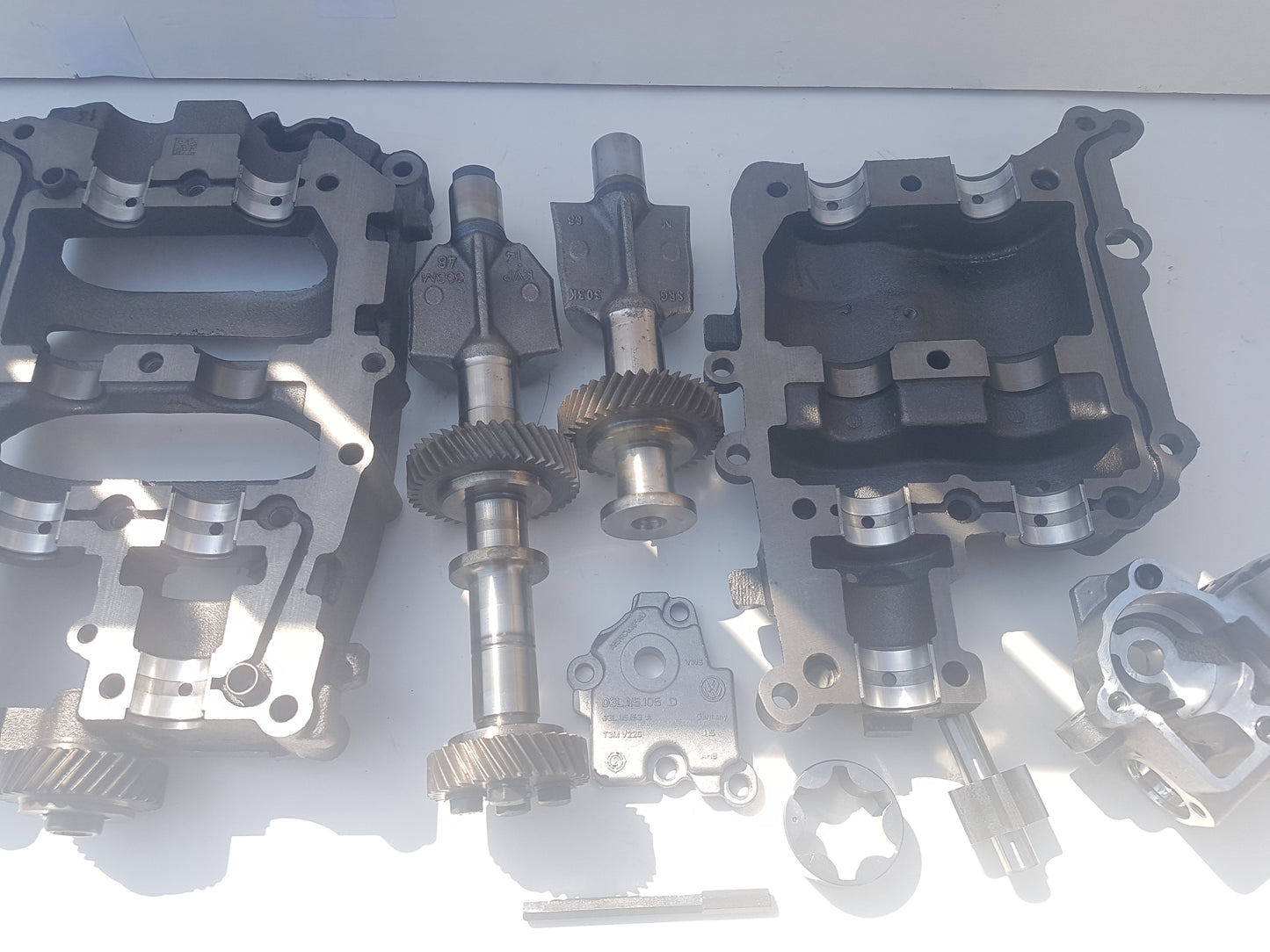 oil pump 03L103157 03L115105D 03L115105H pump with 3 years warranty 350£ 2x canals