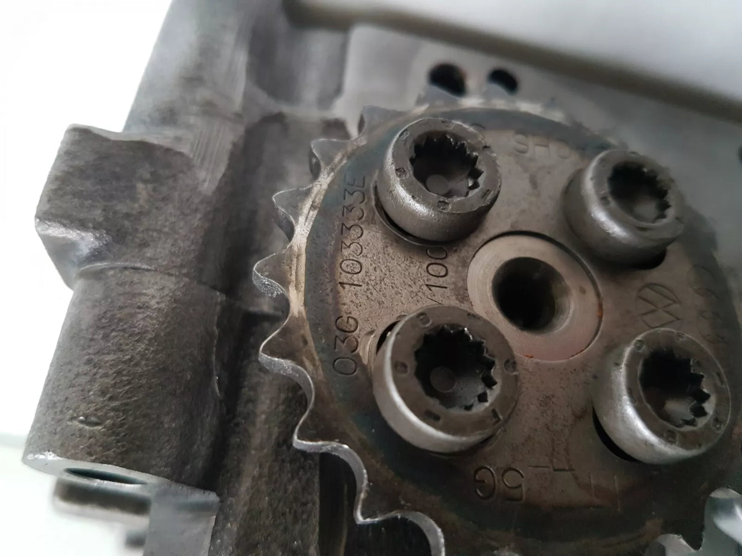 Audi A4 A6 2.0 TDI full recondition oil pump 03G103537B chain driven 2005 BLB