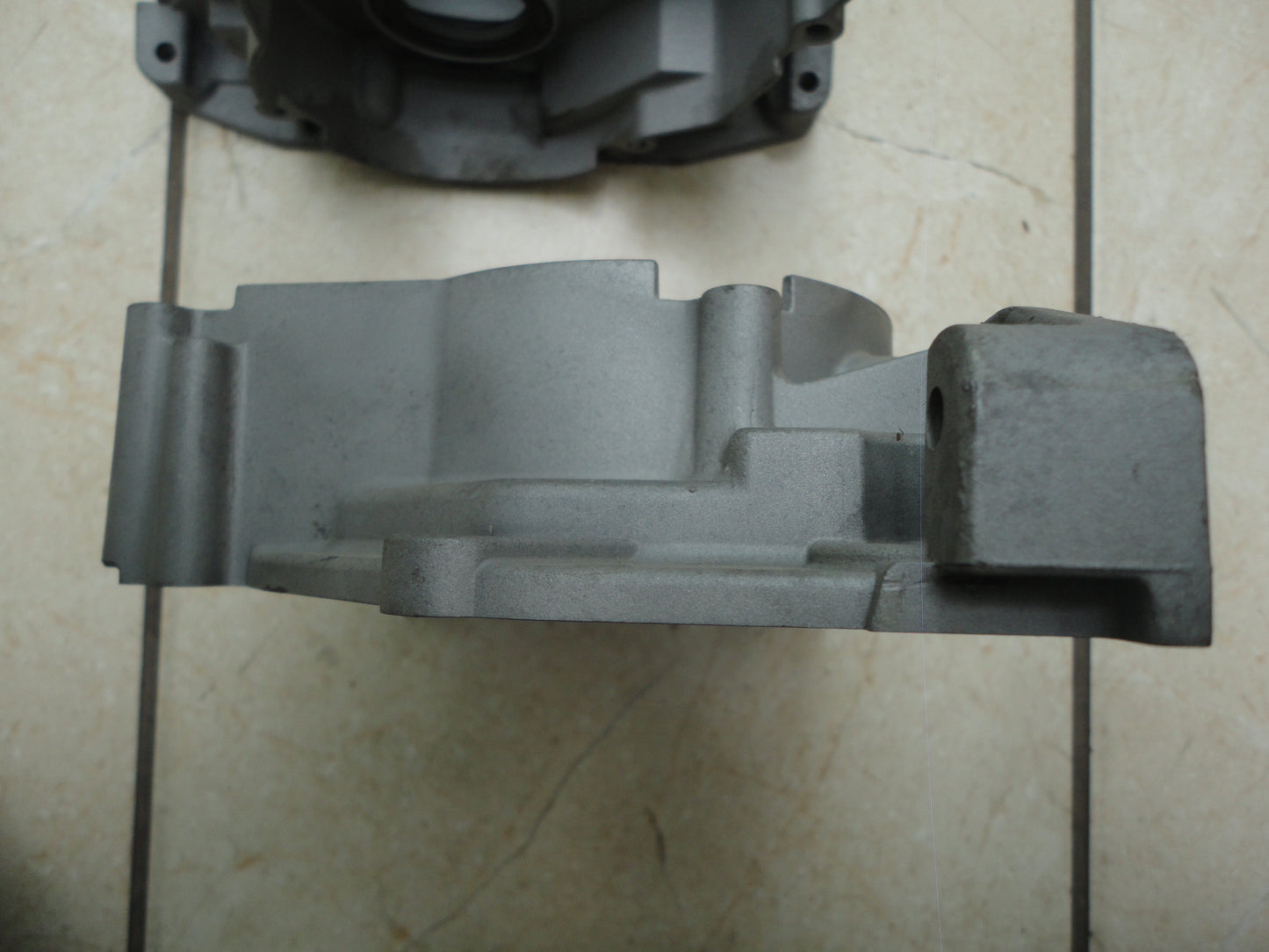 03G103153B / E Audi Seat Skoda VW original 2.0TD Common Rail flange cover crank cover Crankshaftcover