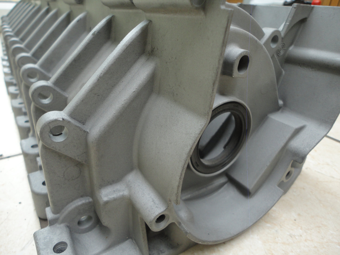 03G103153B / E Audi Seat Skoda VW original 2.0TD Common Rail flange cover crank cover Crankshaftcover