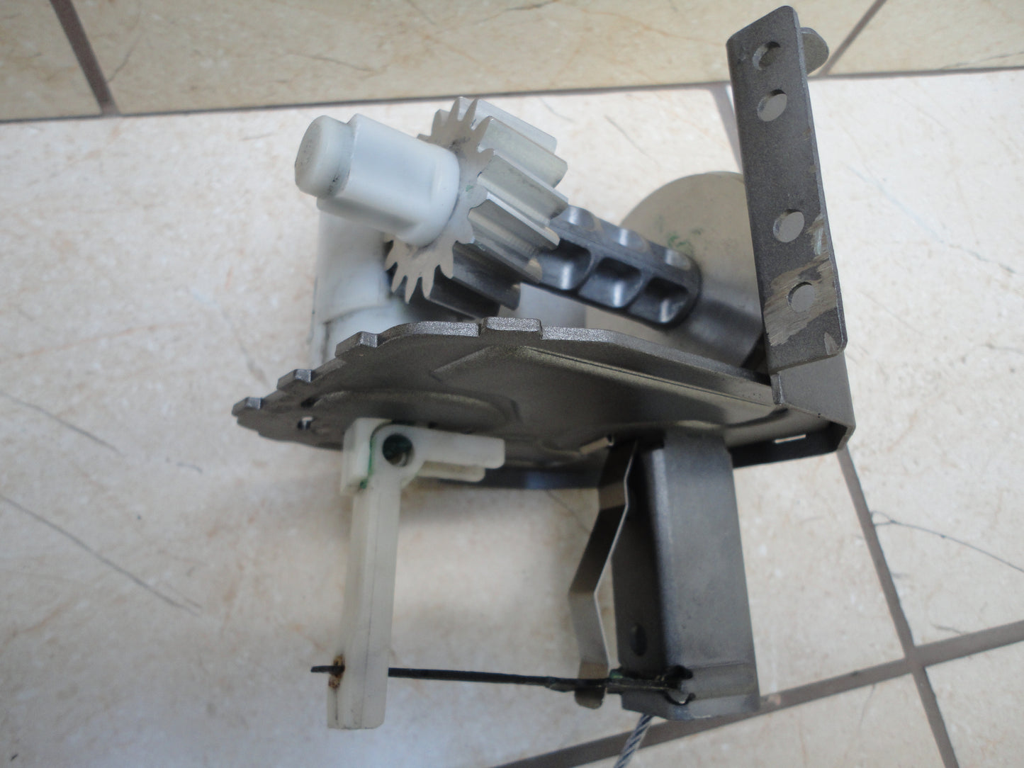 Recondition stronger than original spare wheel carrier with aluminium gear and aluminium reel